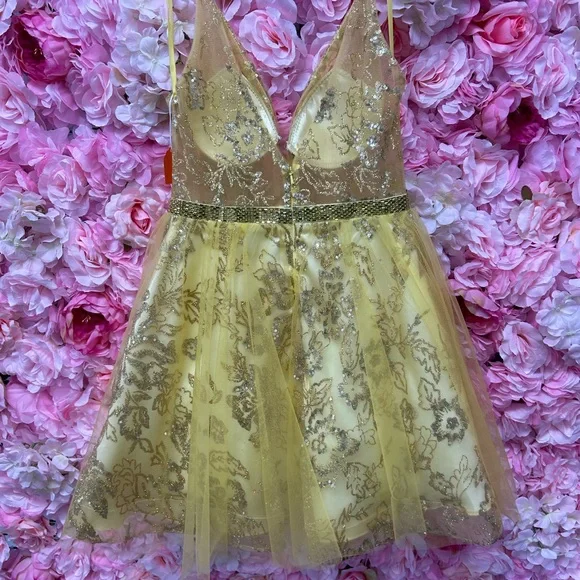 Stella Couture size 2 yellow dress short poofy dress